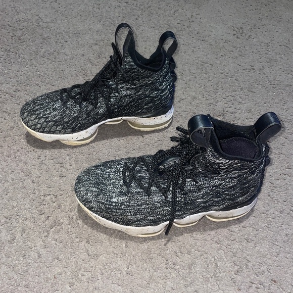 Nike youth sneakers size 5.5y - Picture 2 of 6